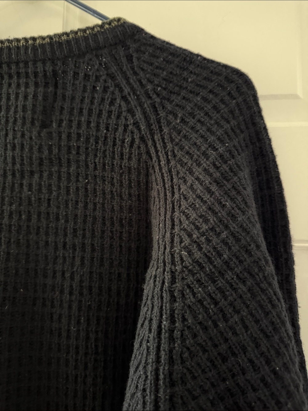 Abercrombie & Fitch Men’s Navy Waffle Knit Crewneck Sweater with Olive Trim - Picture 6 of 7
